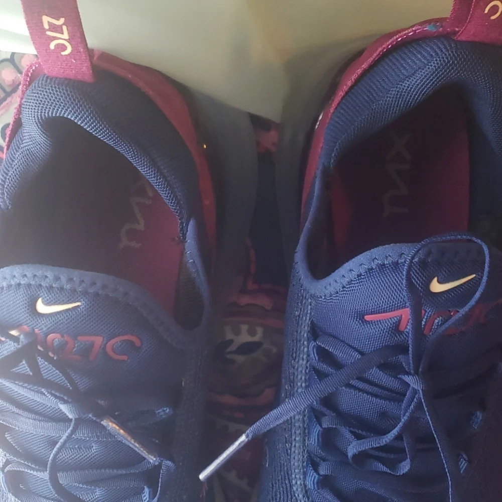 Nike Women's Navy Blue and Burgundy Air Max 270 Sneakers